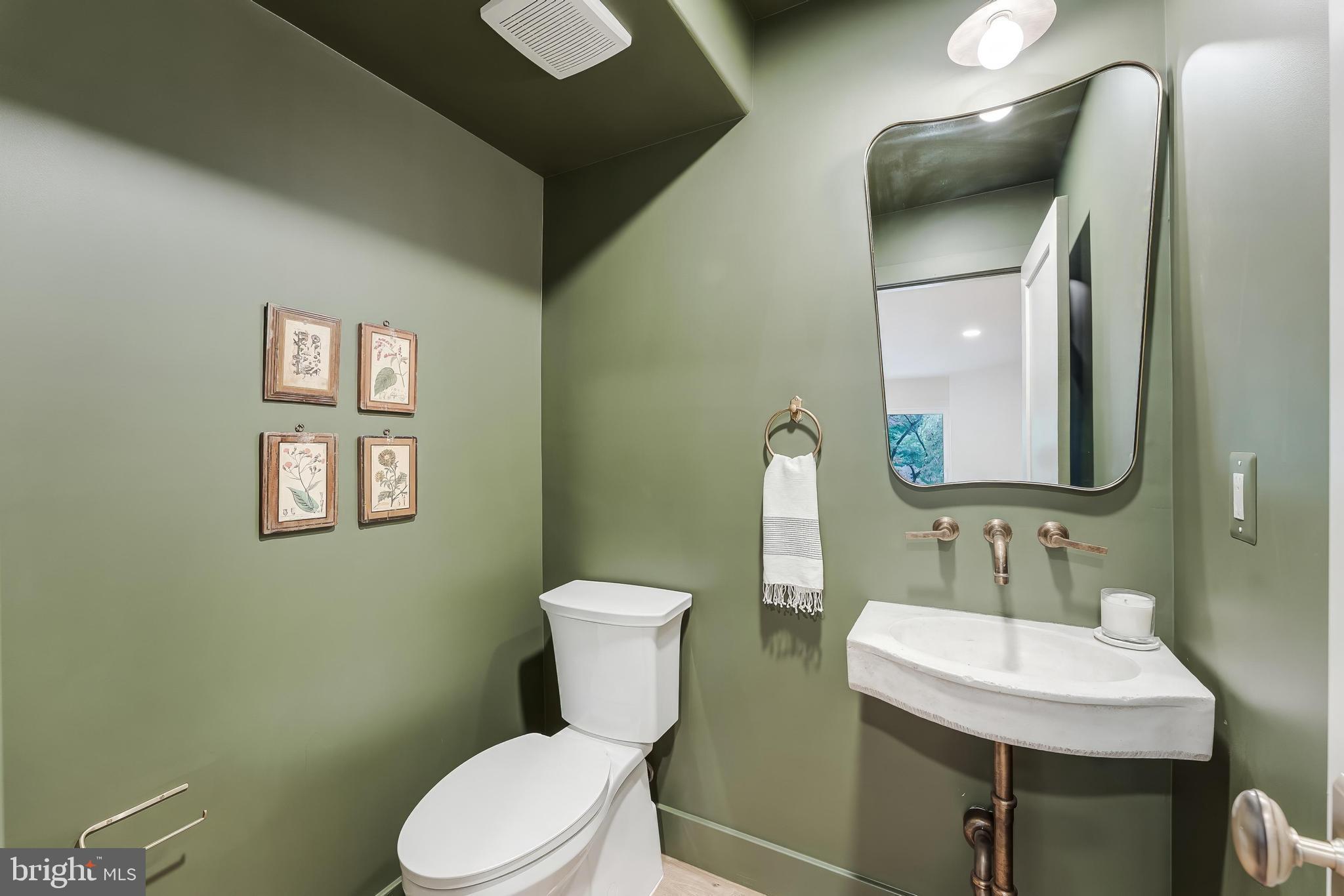1603 GREENBRIAR COURT