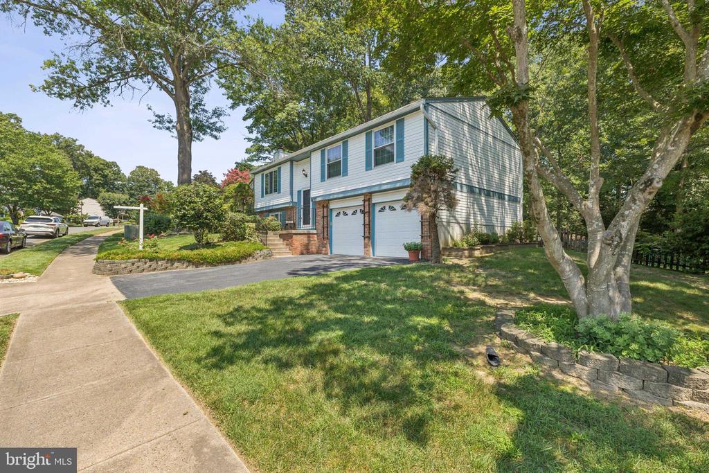 8011 TREASURE TREE COURT