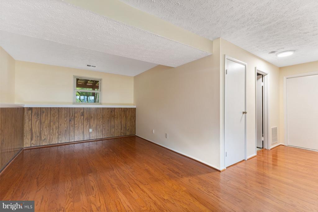 8011 TREASURE TREE COURT