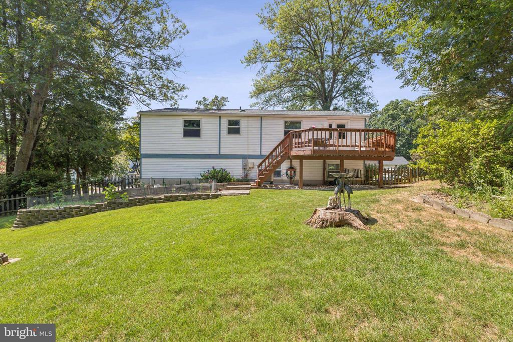 8011 TREASURE TREE COURT