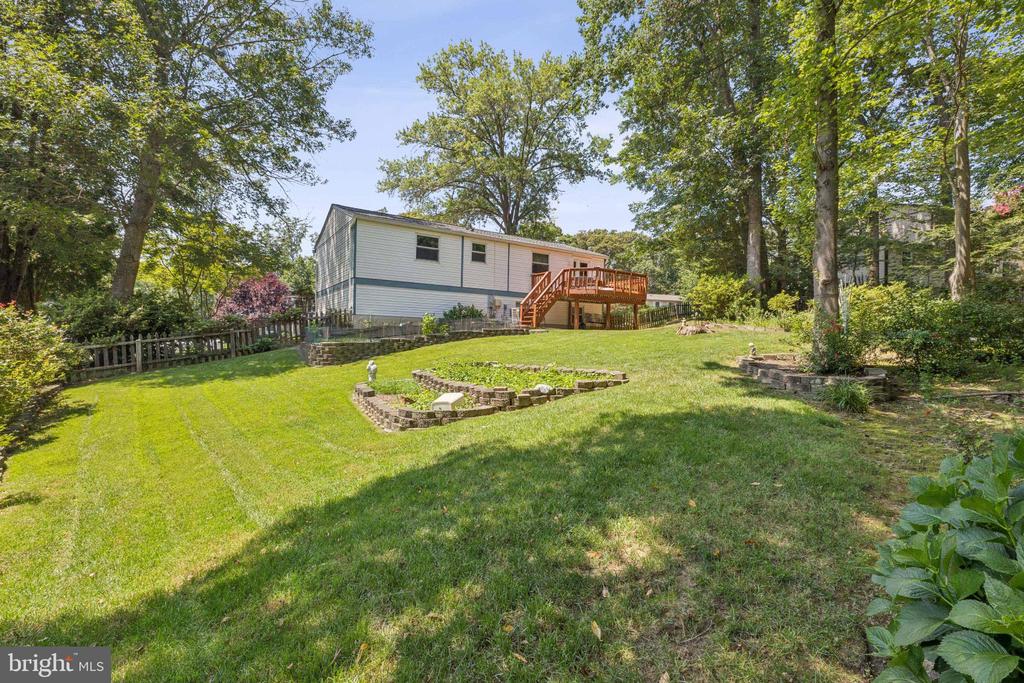 8011 TREASURE TREE COURT