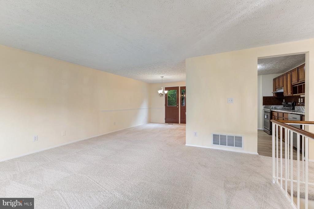 8011 TREASURE TREE COURT
