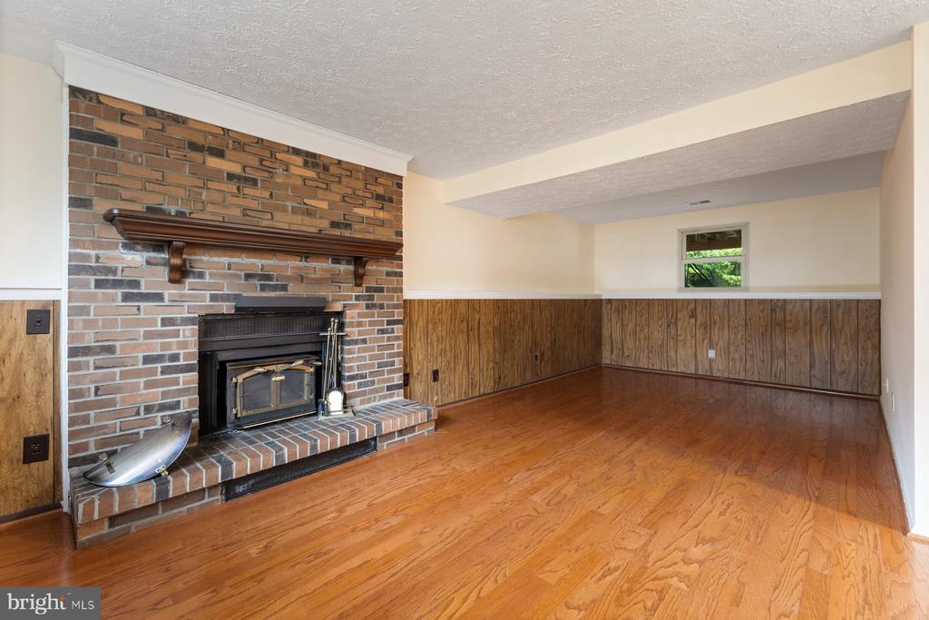 8011 TREASURE TREE COURT