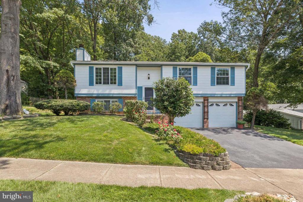 8011 TREASURE TREE COURT