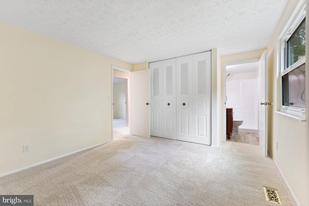 8011 TREASURE TREE COURT