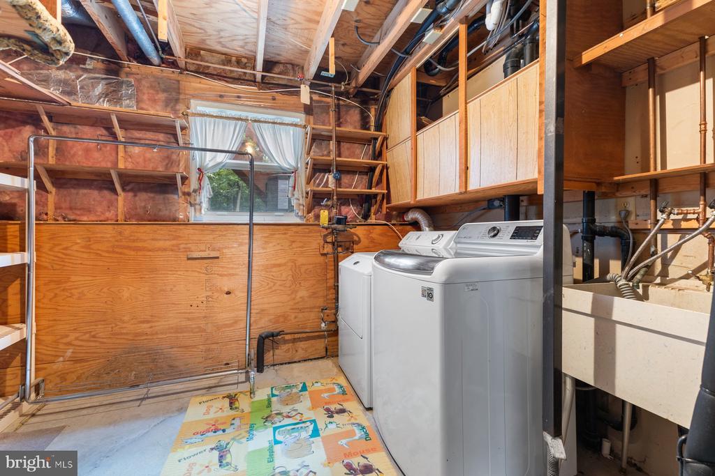 8011 TREASURE TREE COURT