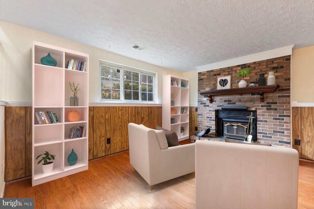 8011 TREASURE TREE COURT