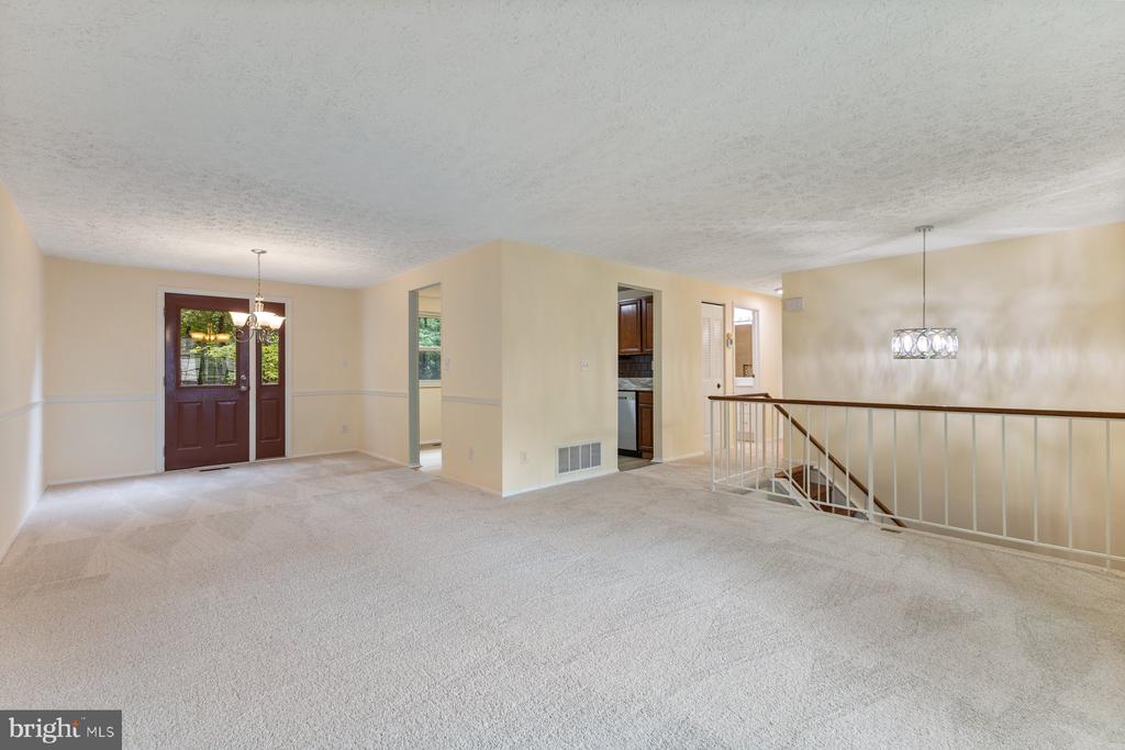 8011 TREASURE TREE COURT