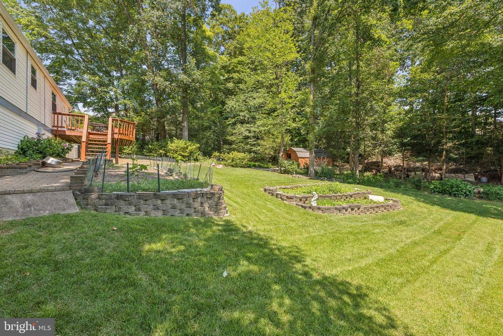 8011 TREASURE TREE COURT
