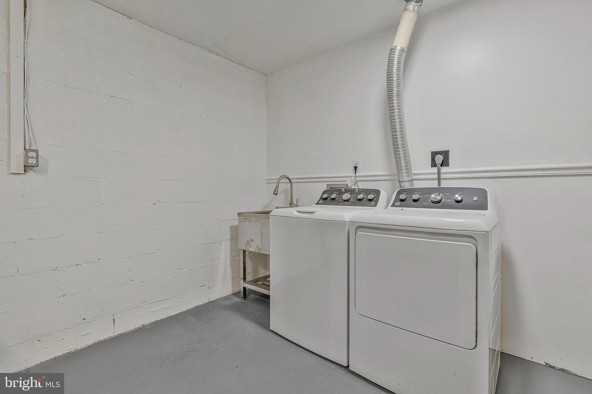 2037 WETHERSFIELD COURT