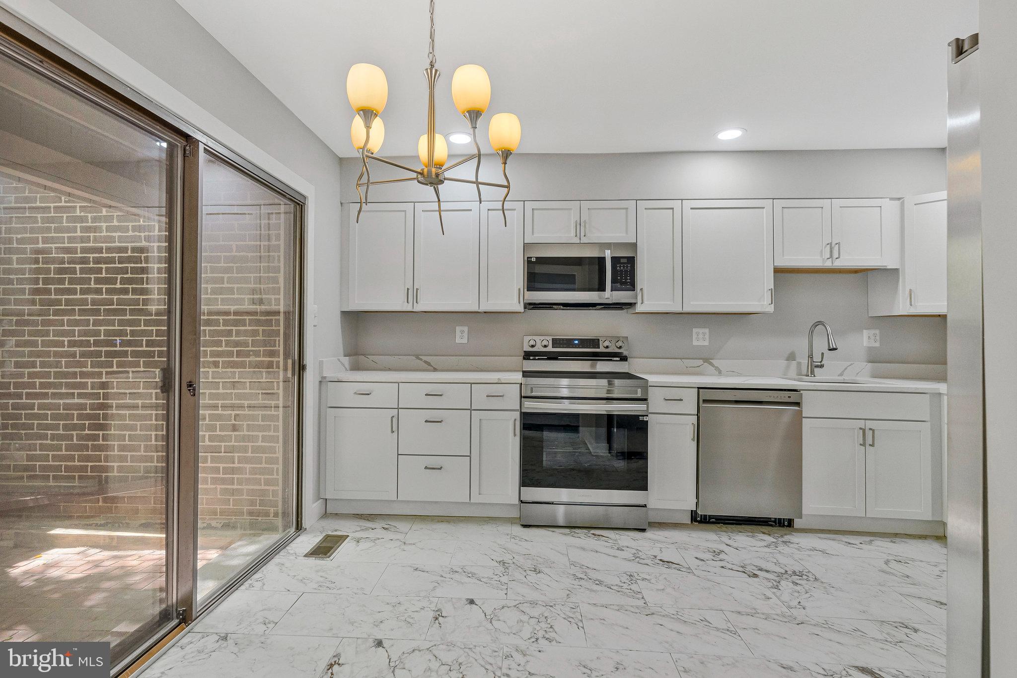 2037 WETHERSFIELD COURT