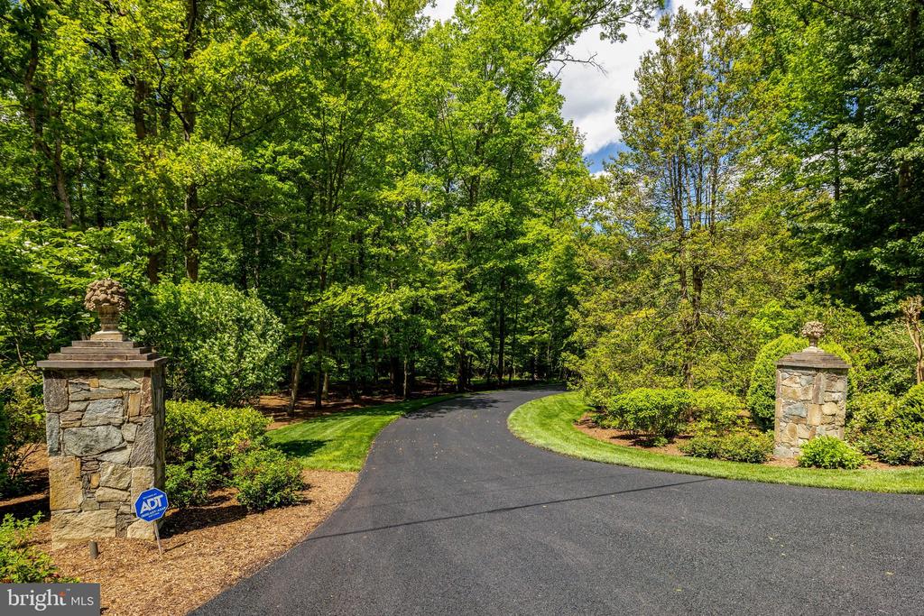 1110 BROOK VALLEY LANE