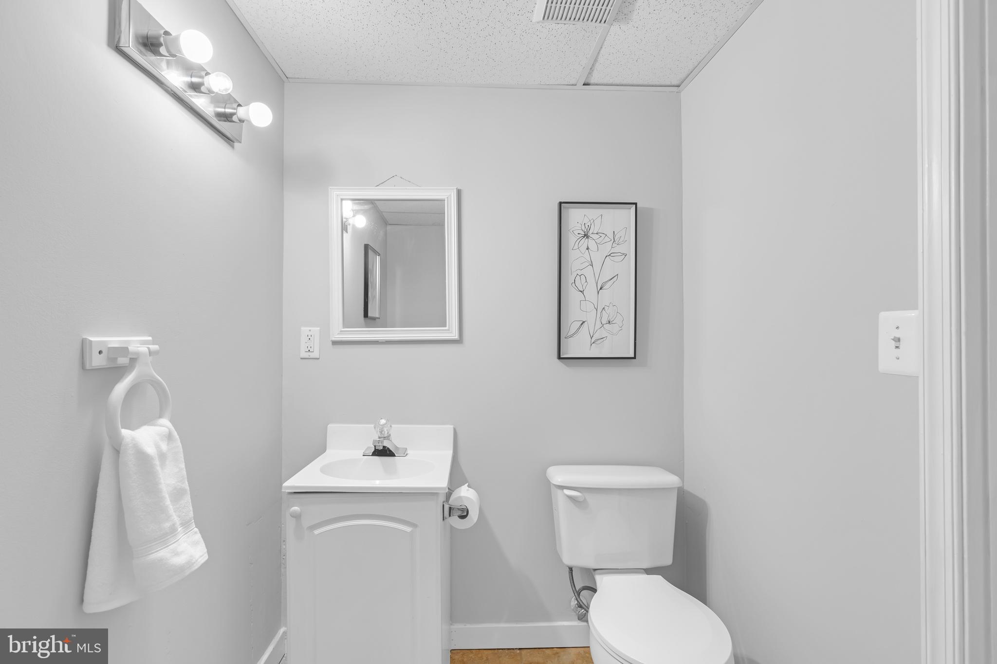 5947 NEW ENGLAND WOODS DRIVE