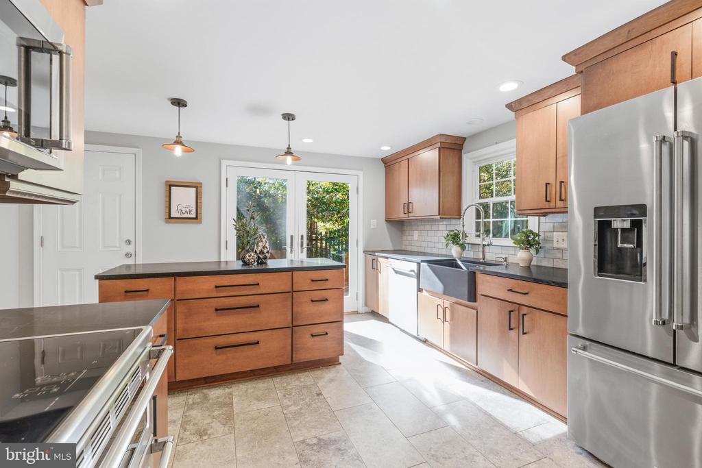 5947 NEW ENGLAND WOODS DRIVE