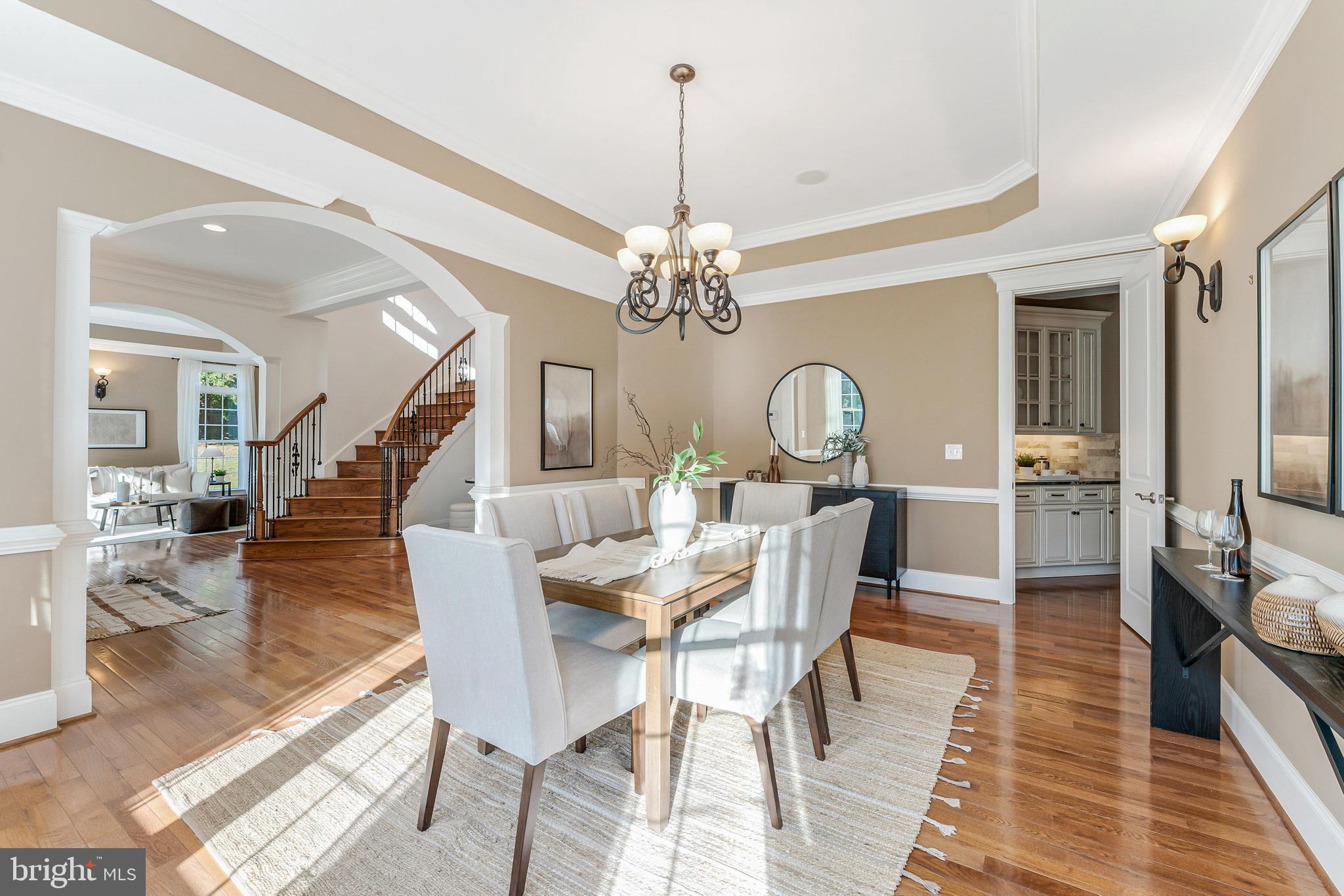 829 GOLDEN ARROW STREET