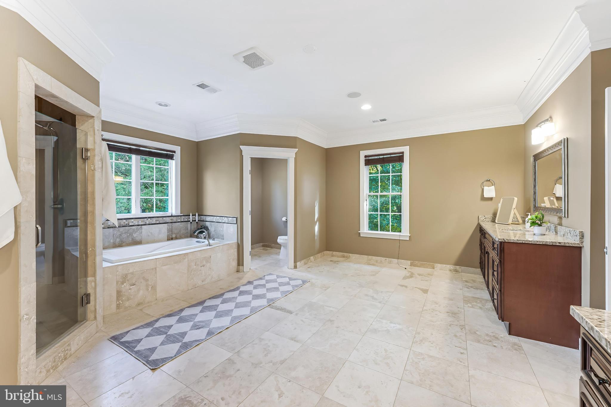 829 GOLDEN ARROW STREET