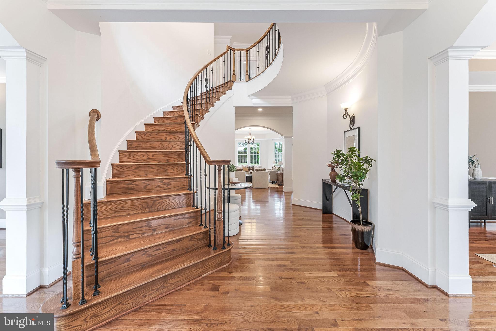 829 GOLDEN ARROW STREET