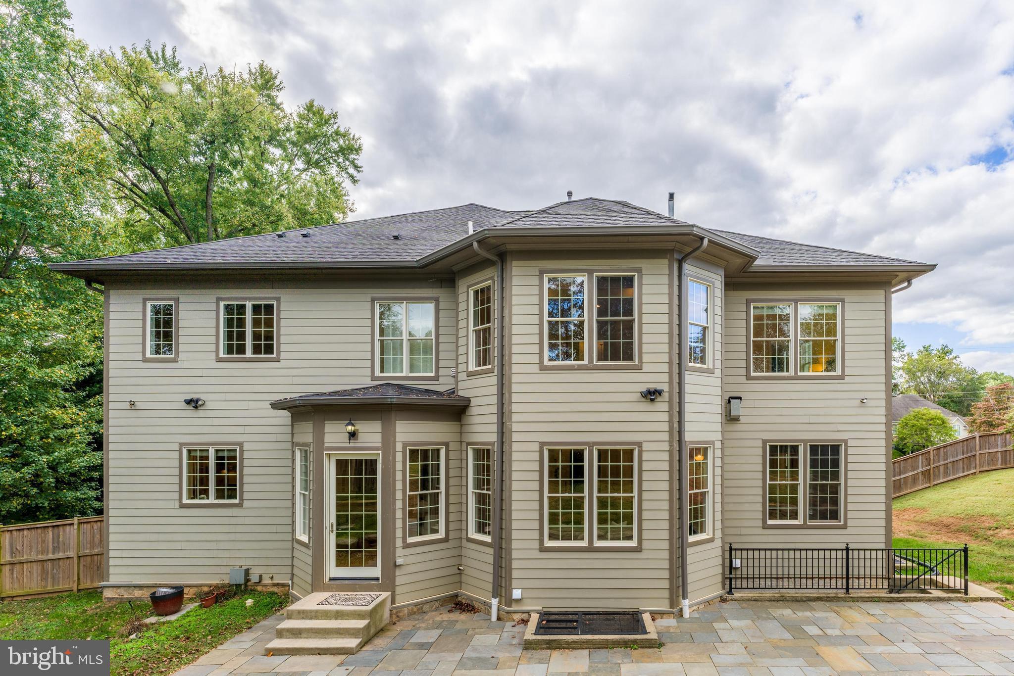 829 GOLDEN ARROW STREET