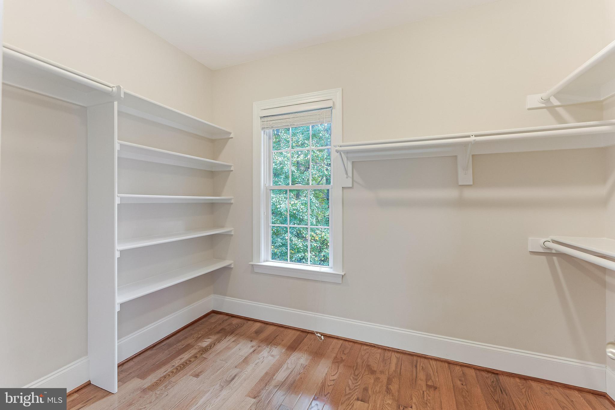 829 GOLDEN ARROW STREET