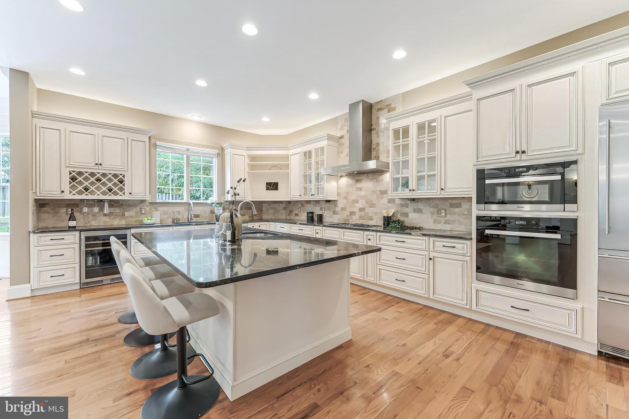 829 GOLDEN ARROW STREET