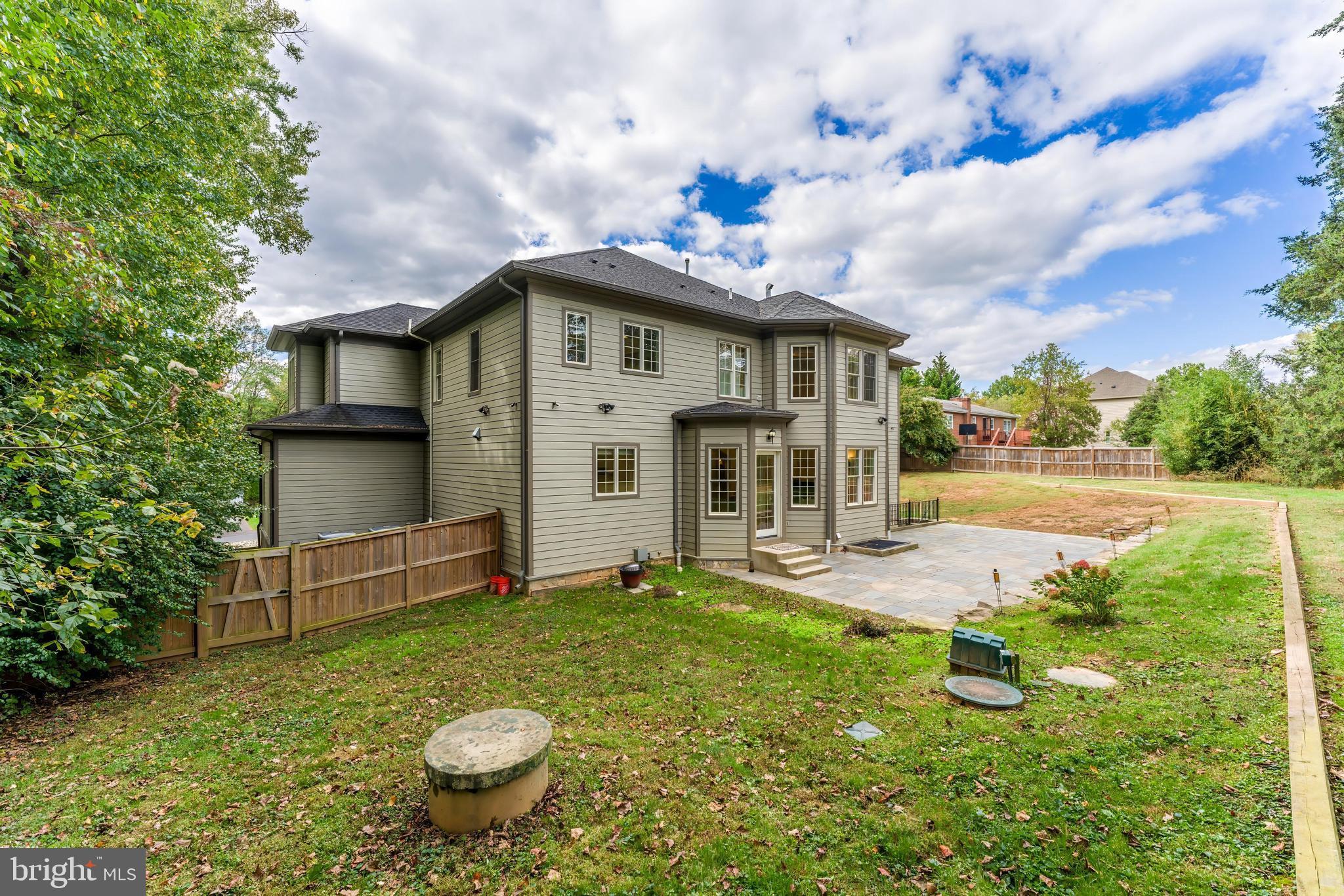 829 GOLDEN ARROW STREET