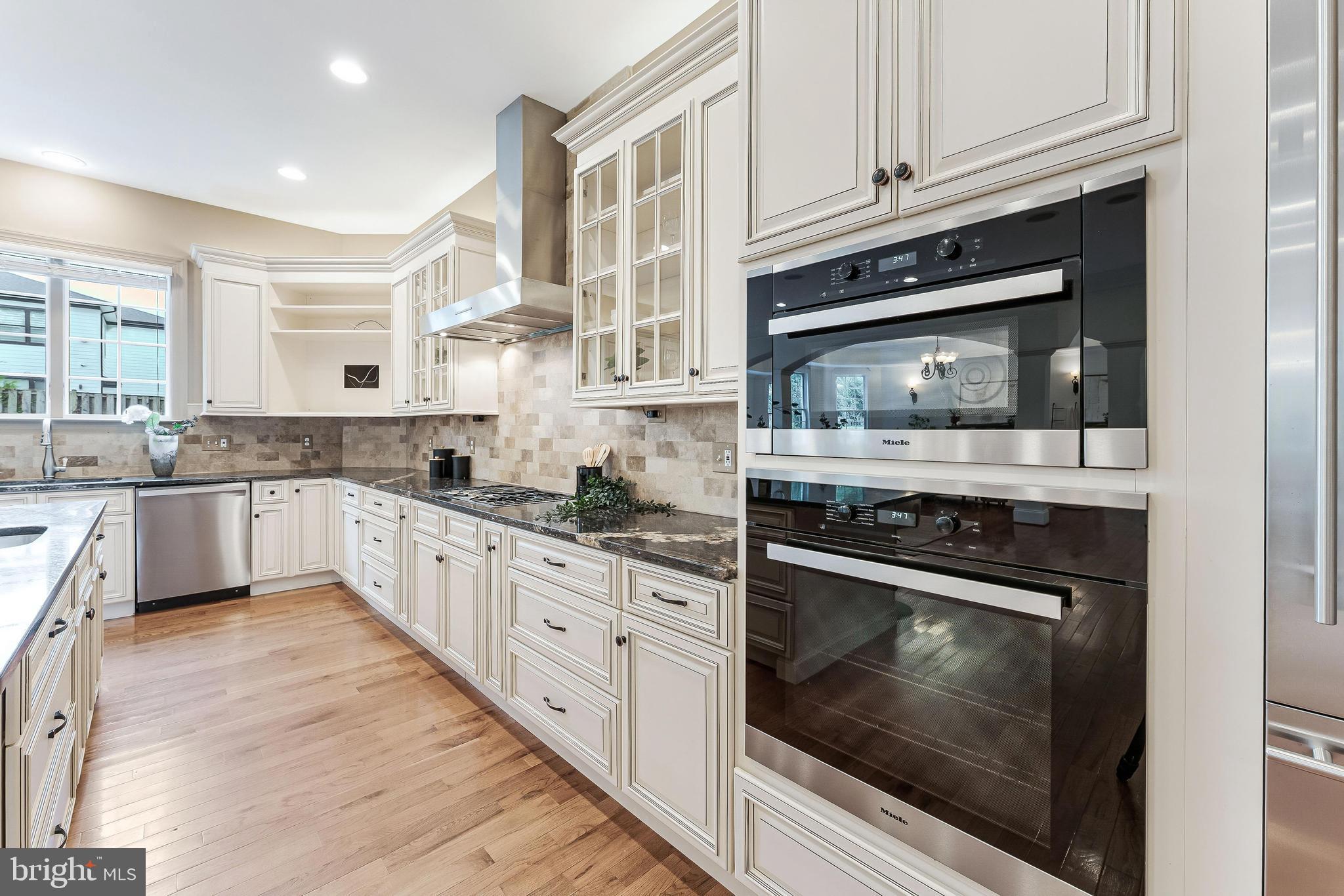 829 GOLDEN ARROW STREET