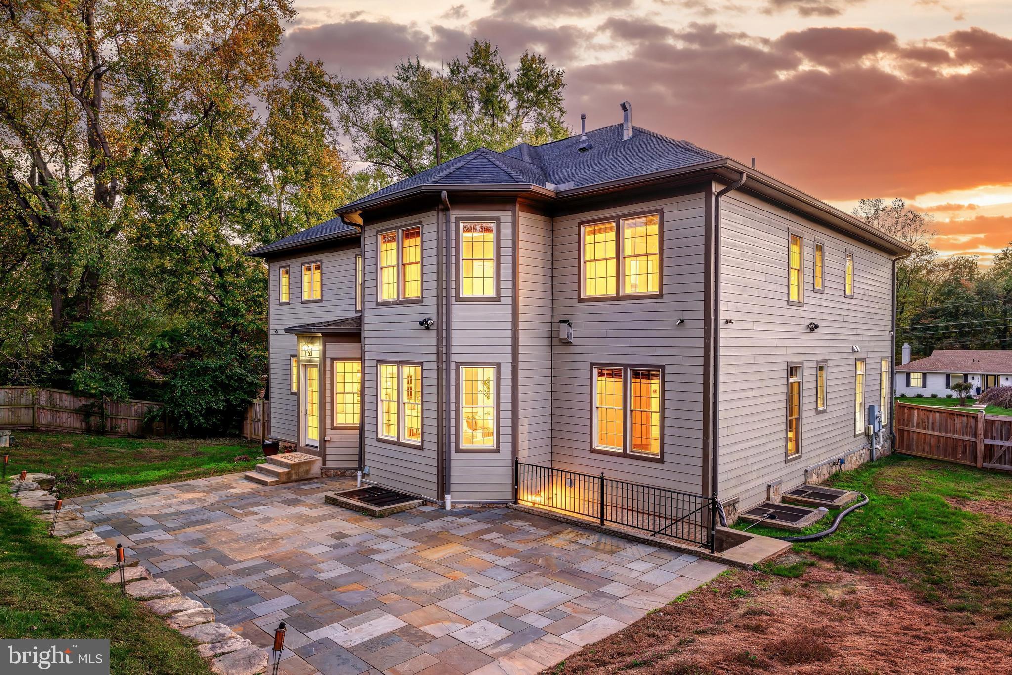 829 GOLDEN ARROW STREET