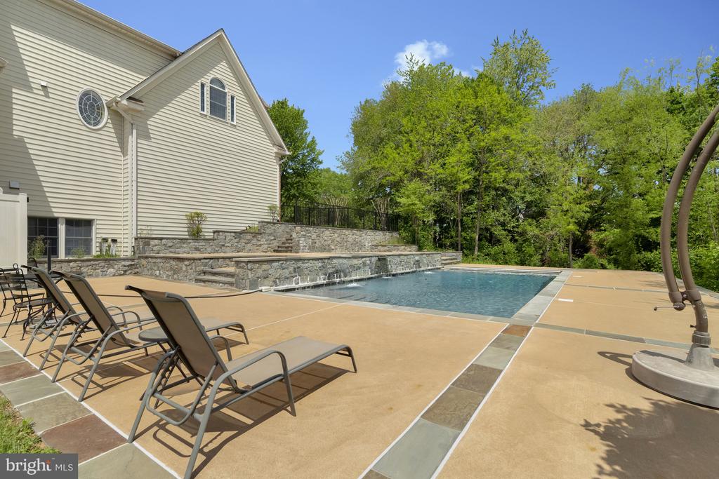 9907 HESSICK COURT