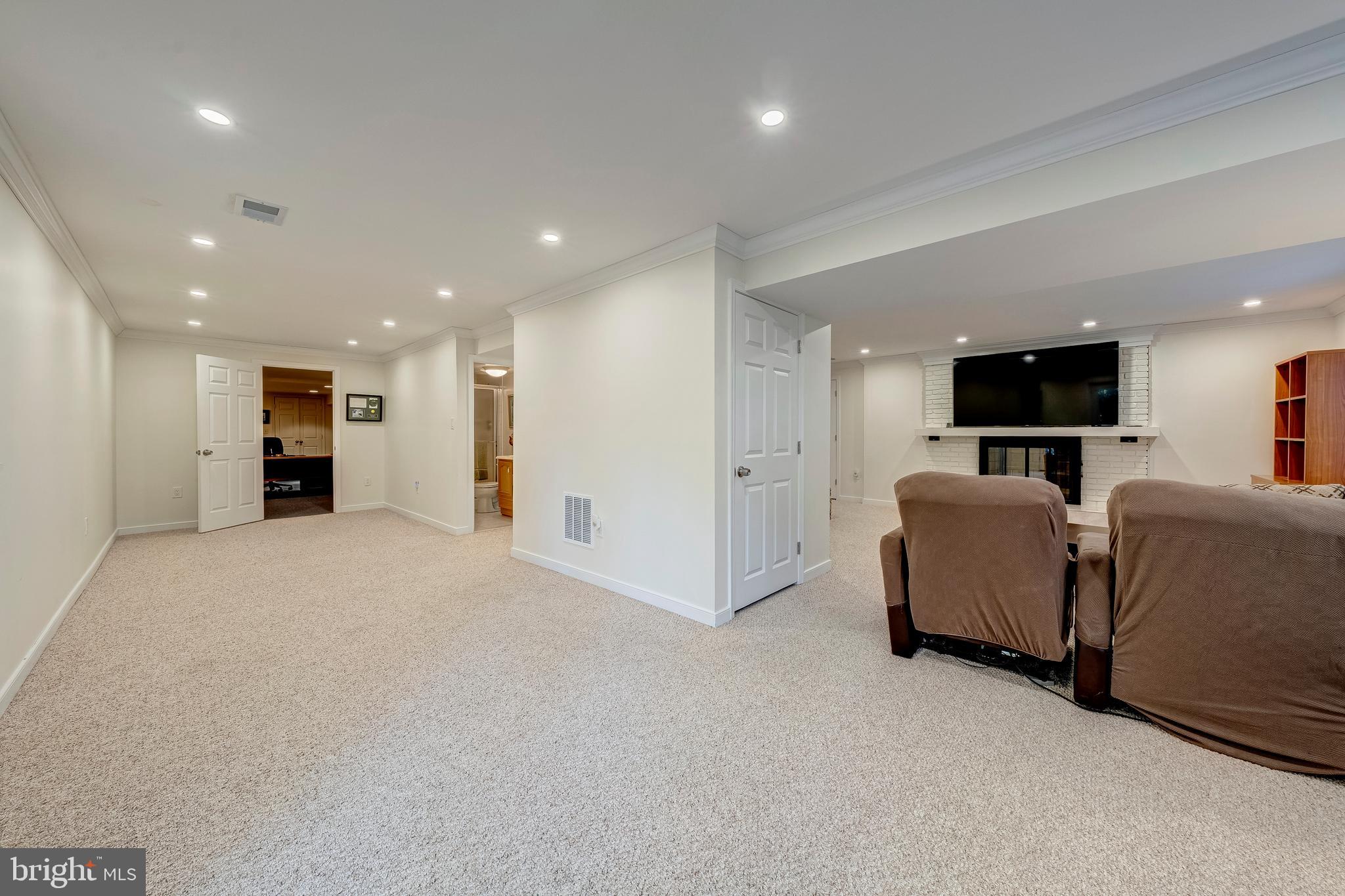 9132 ERMANTRUDE COURT