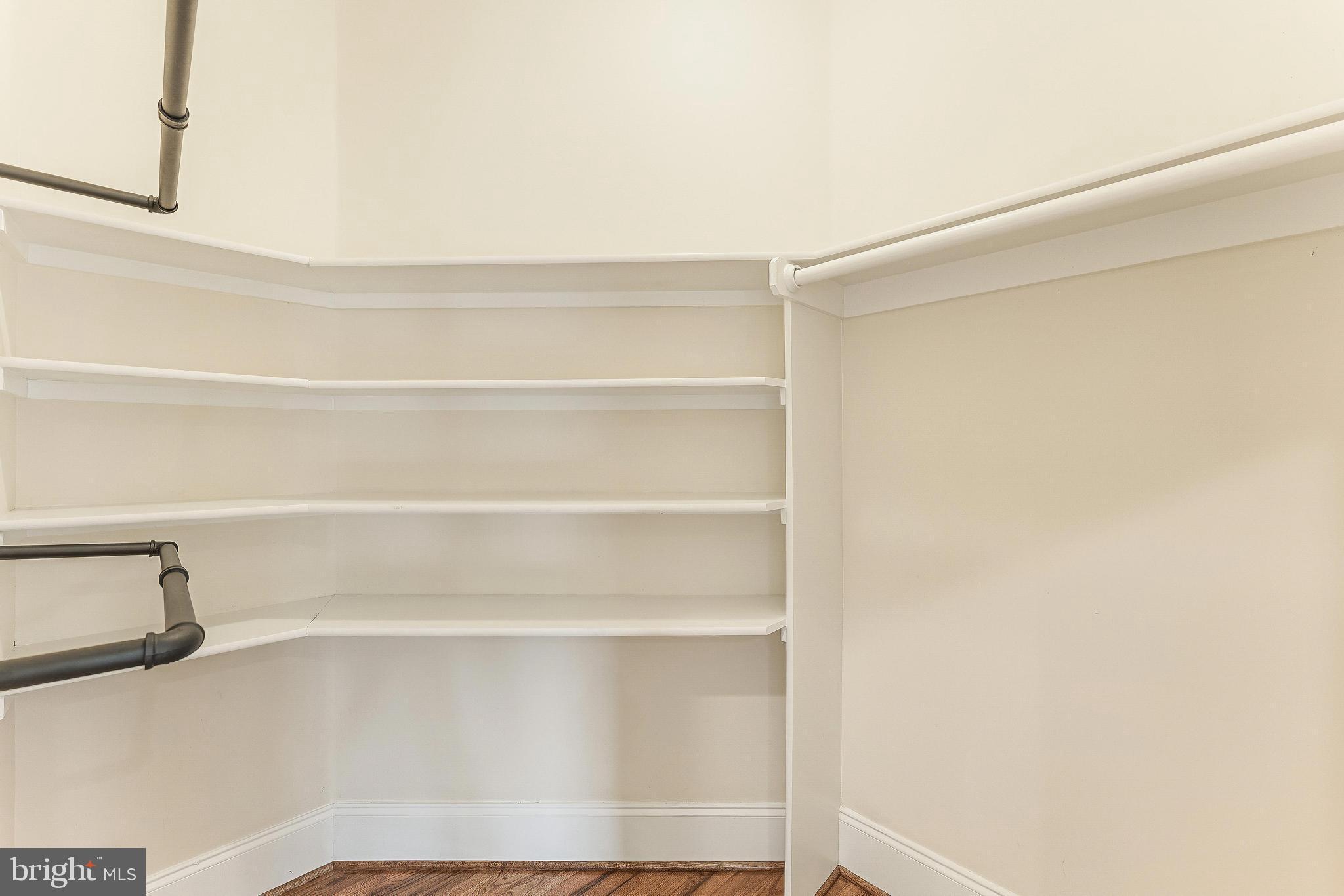 829 GOLDEN ARROW STREET