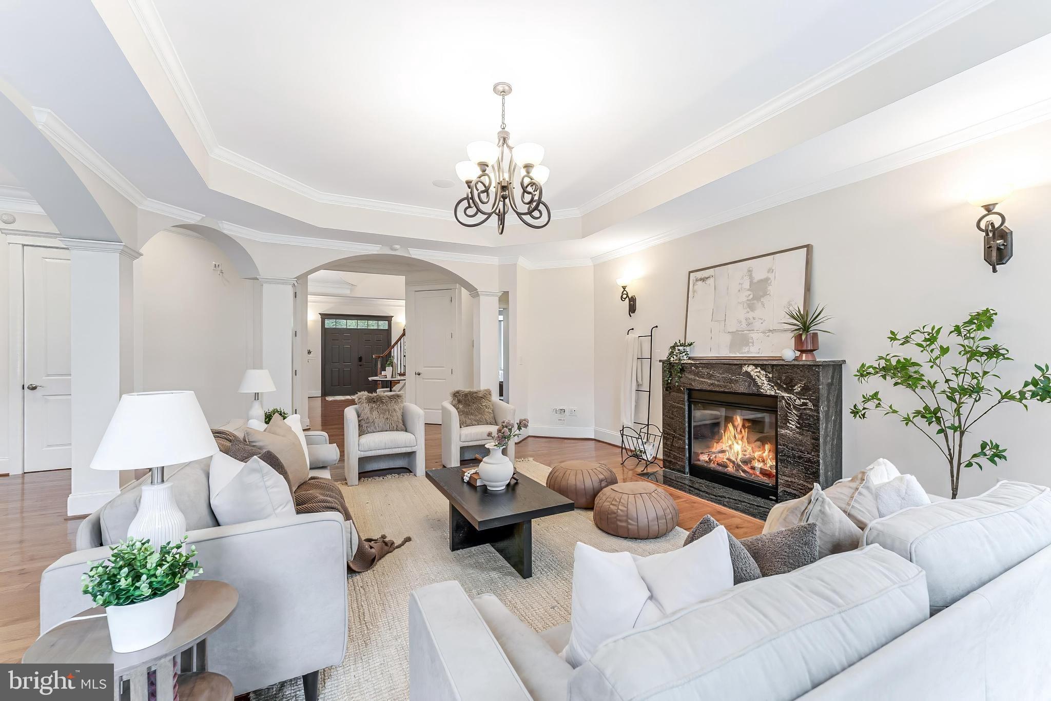 829 GOLDEN ARROW STREET