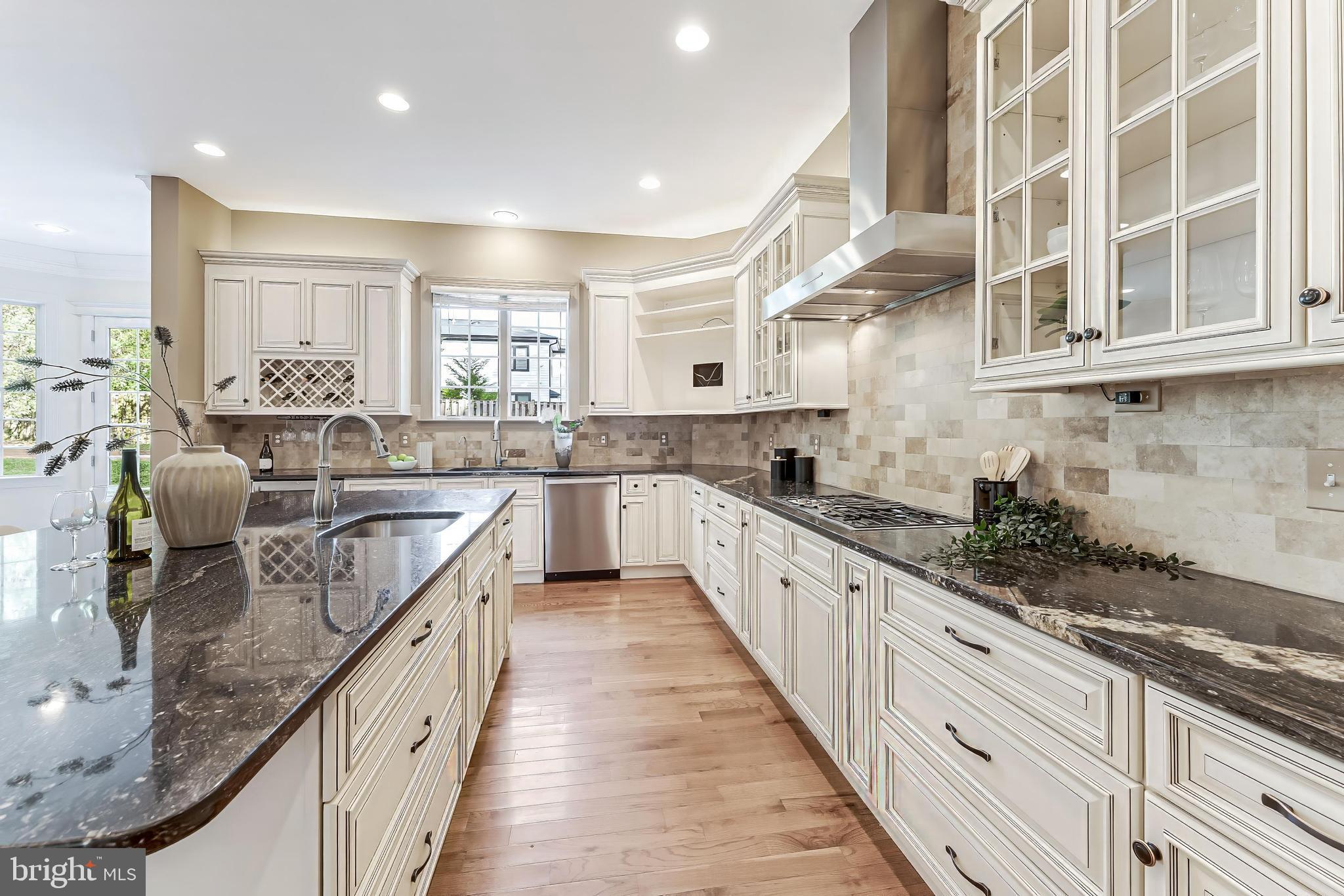 829 GOLDEN ARROW STREET