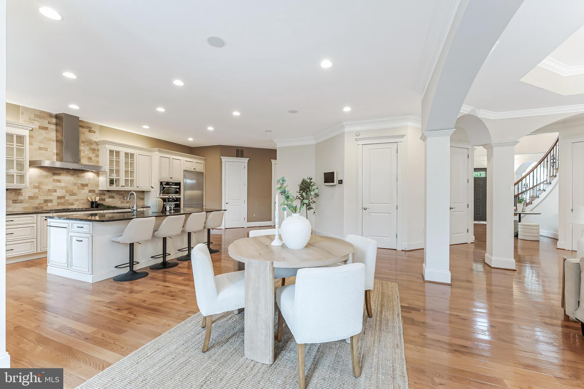 829 GOLDEN ARROW STREET