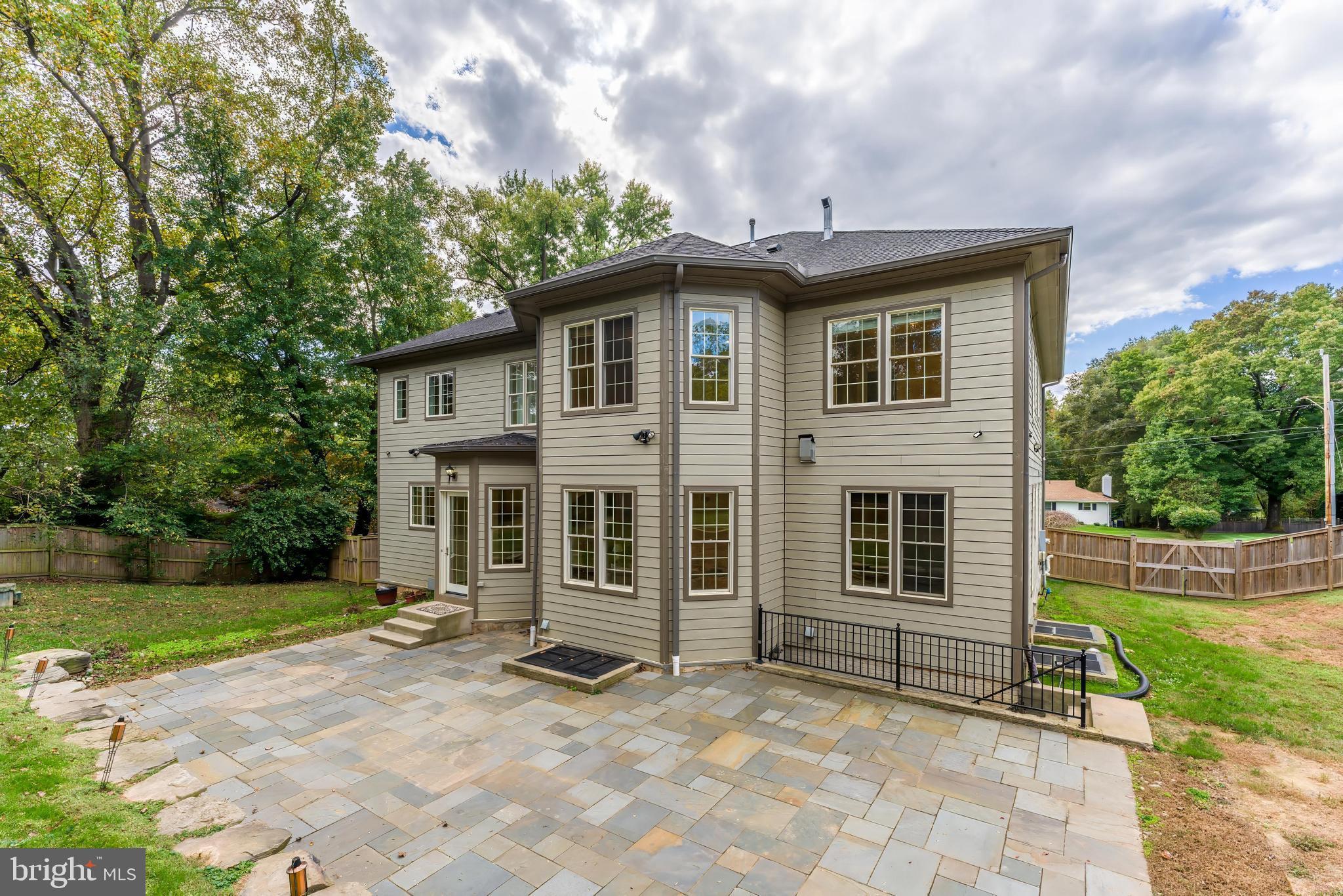 829 GOLDEN ARROW STREET