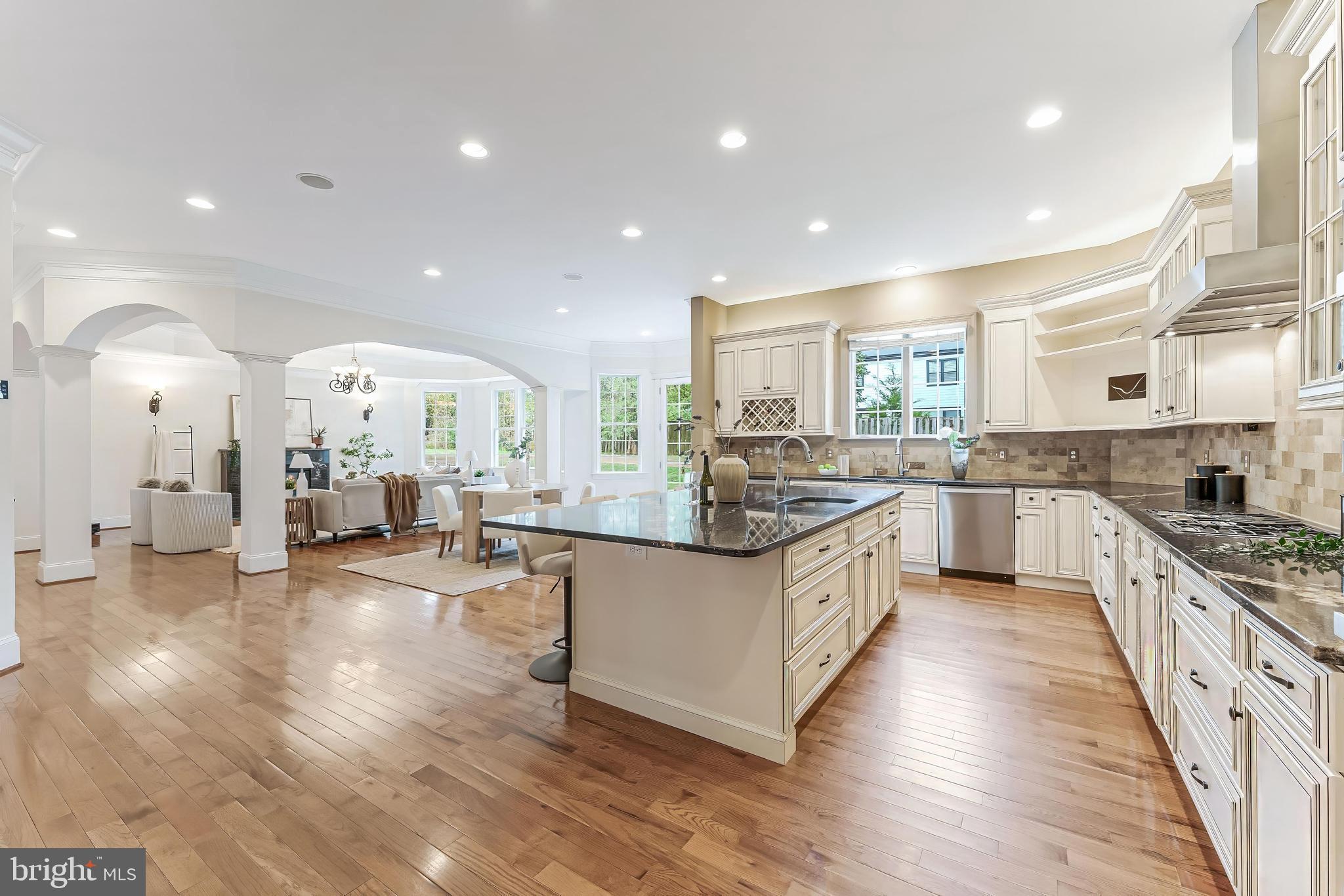 829 GOLDEN ARROW STREET