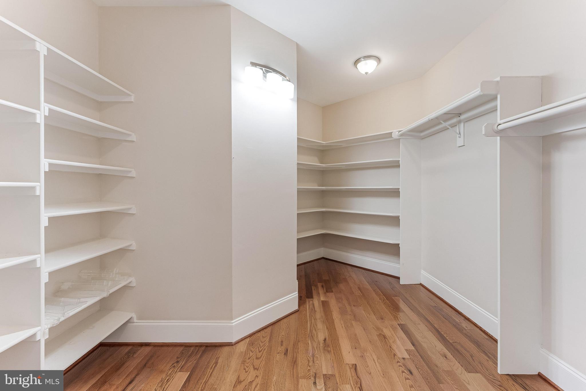 829 GOLDEN ARROW STREET