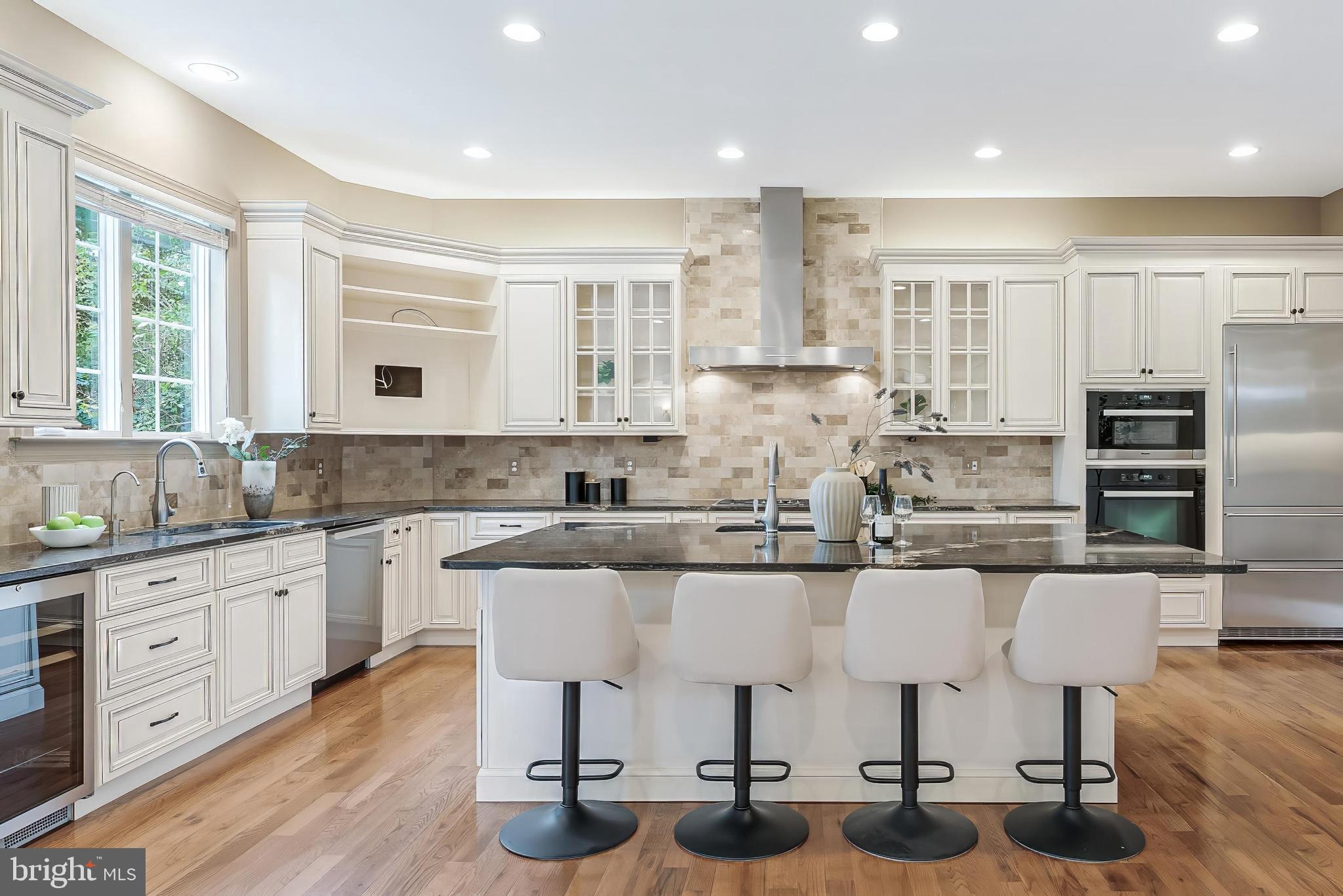 829 GOLDEN ARROW STREET