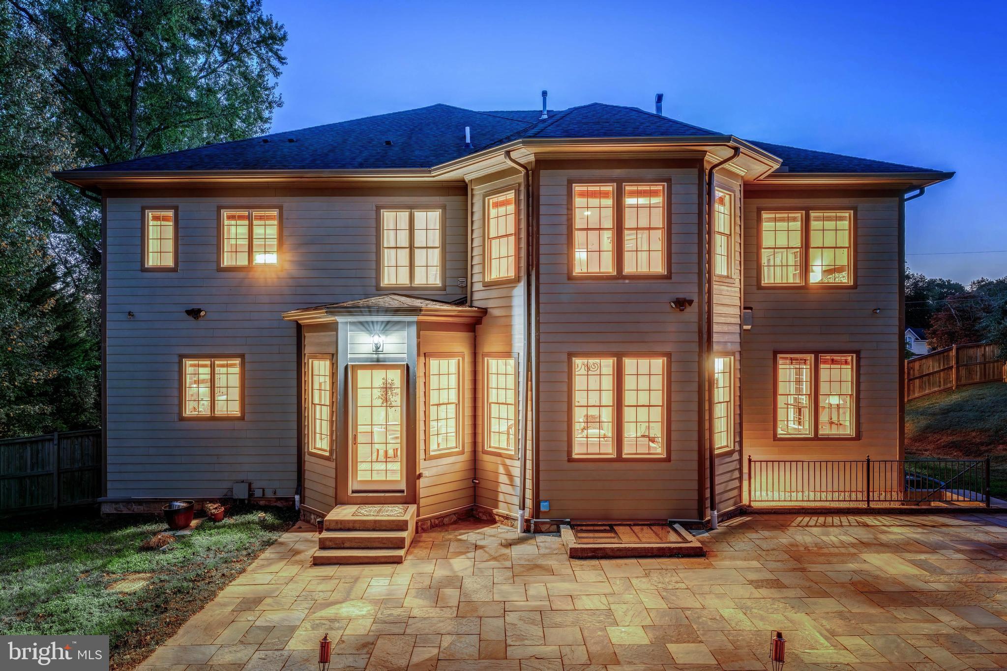 829 GOLDEN ARROW STREET