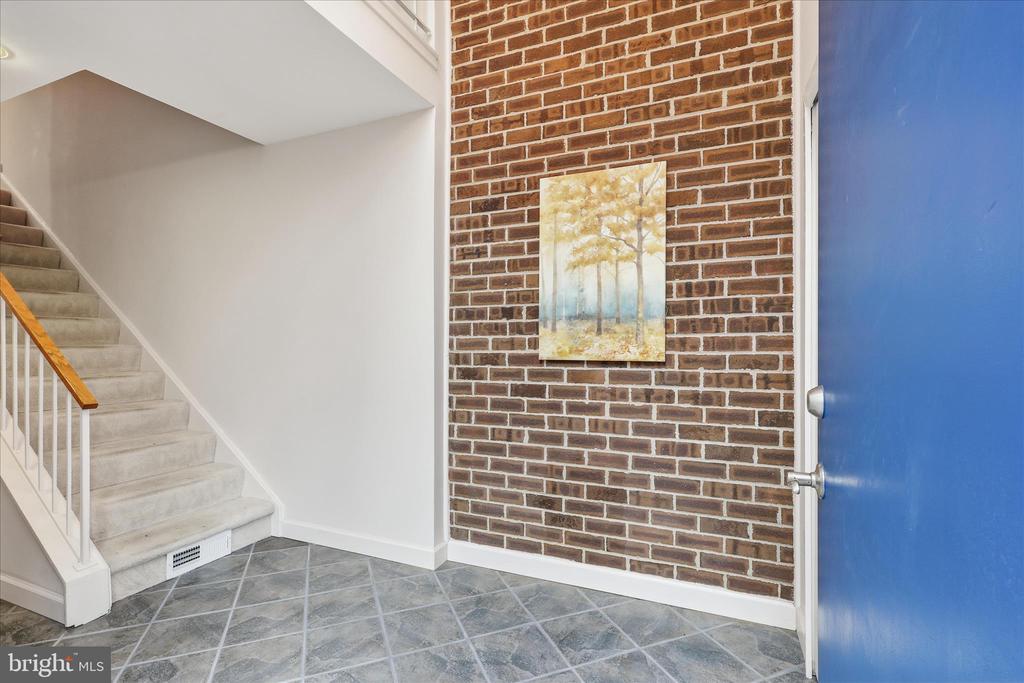 1432 GREENMONT COURT