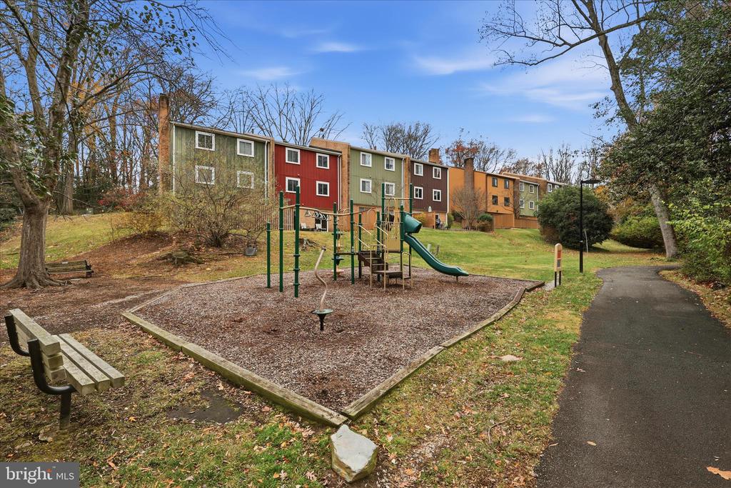 1432 GREENMONT COURT