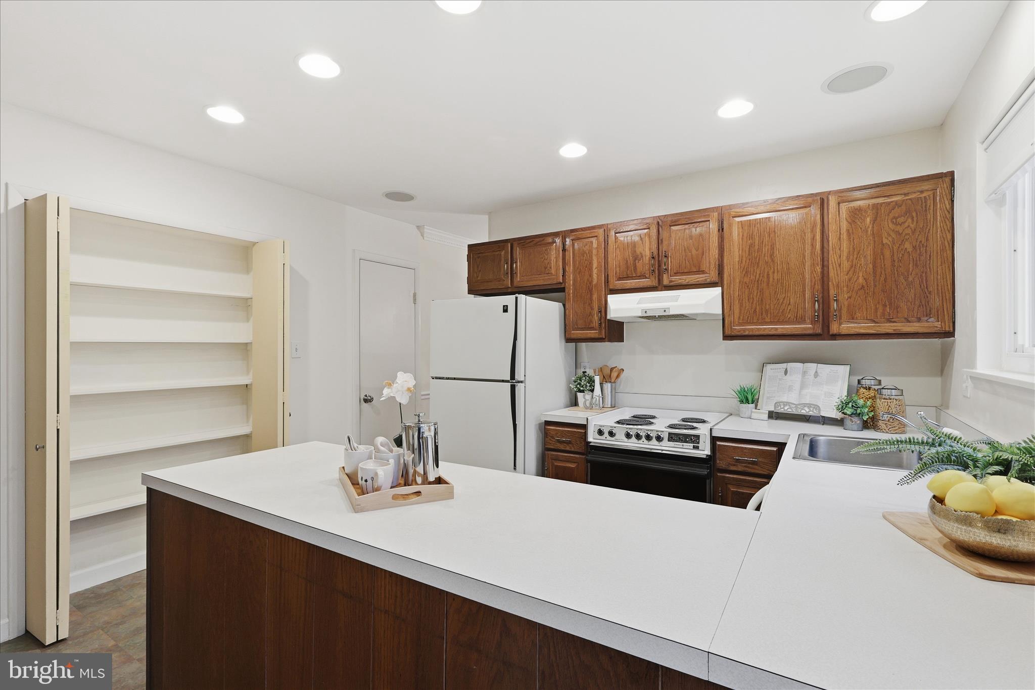 1432 GREENMONT COURT