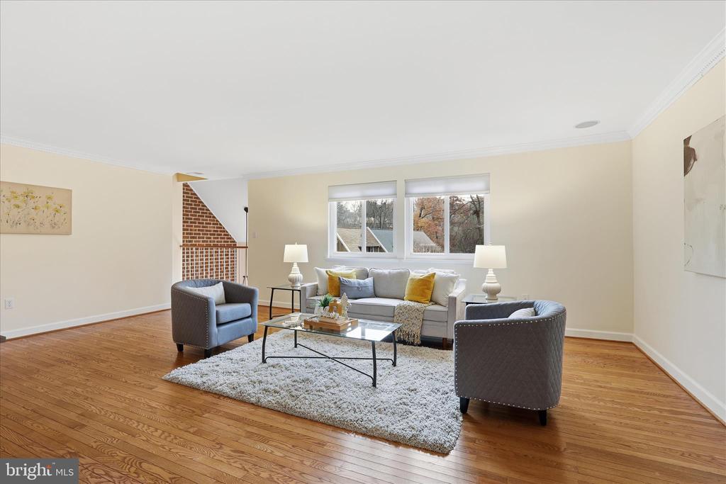 1432 GREENMONT COURT
