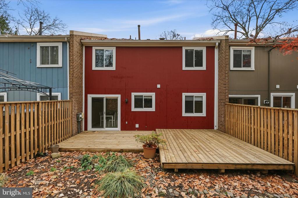 1432 GREENMONT COURT