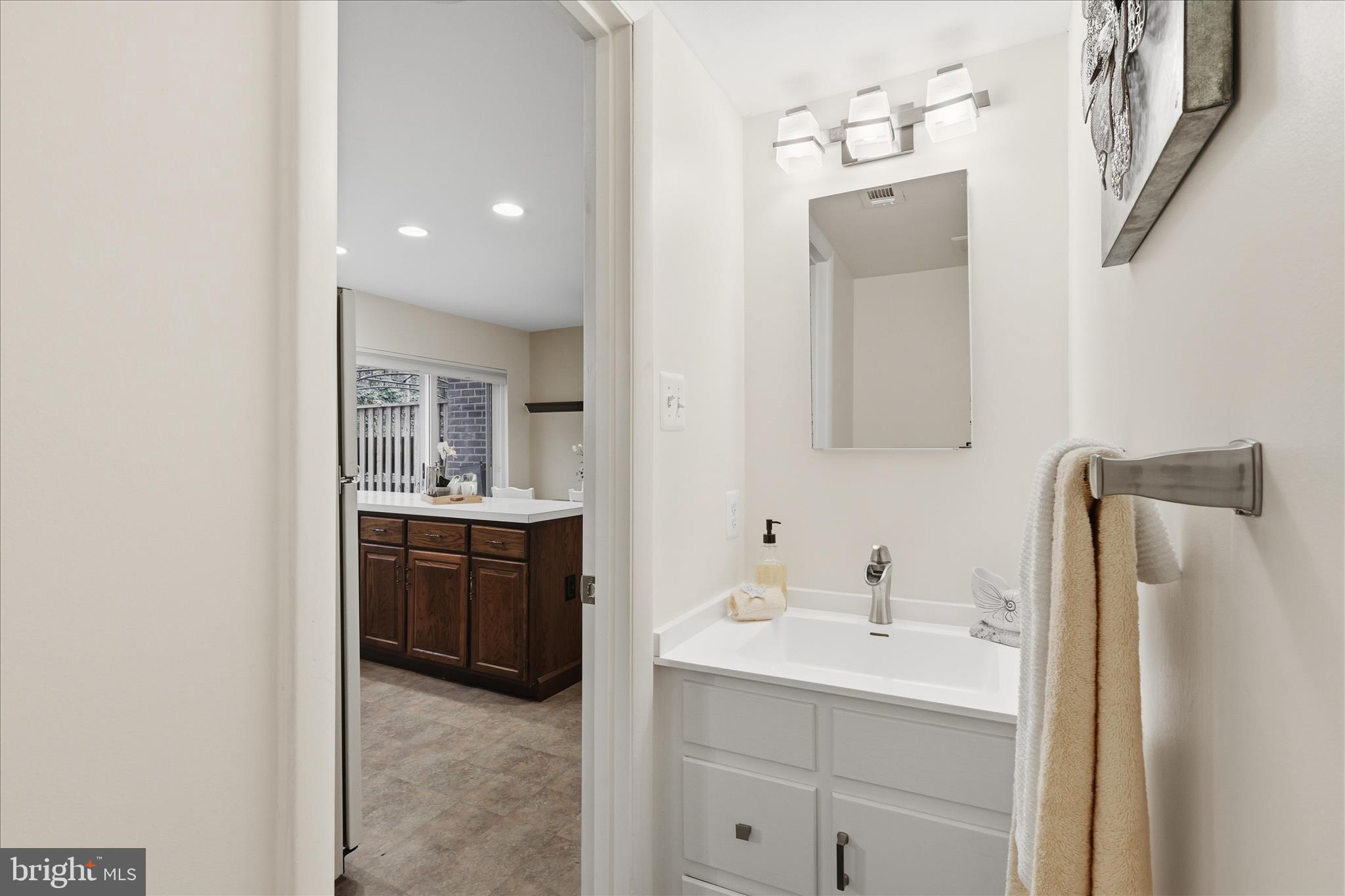 1432 GREENMONT COURT