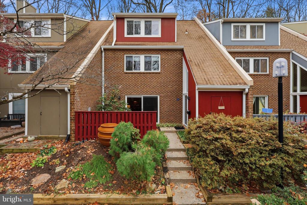 1432 GREENMONT COURT