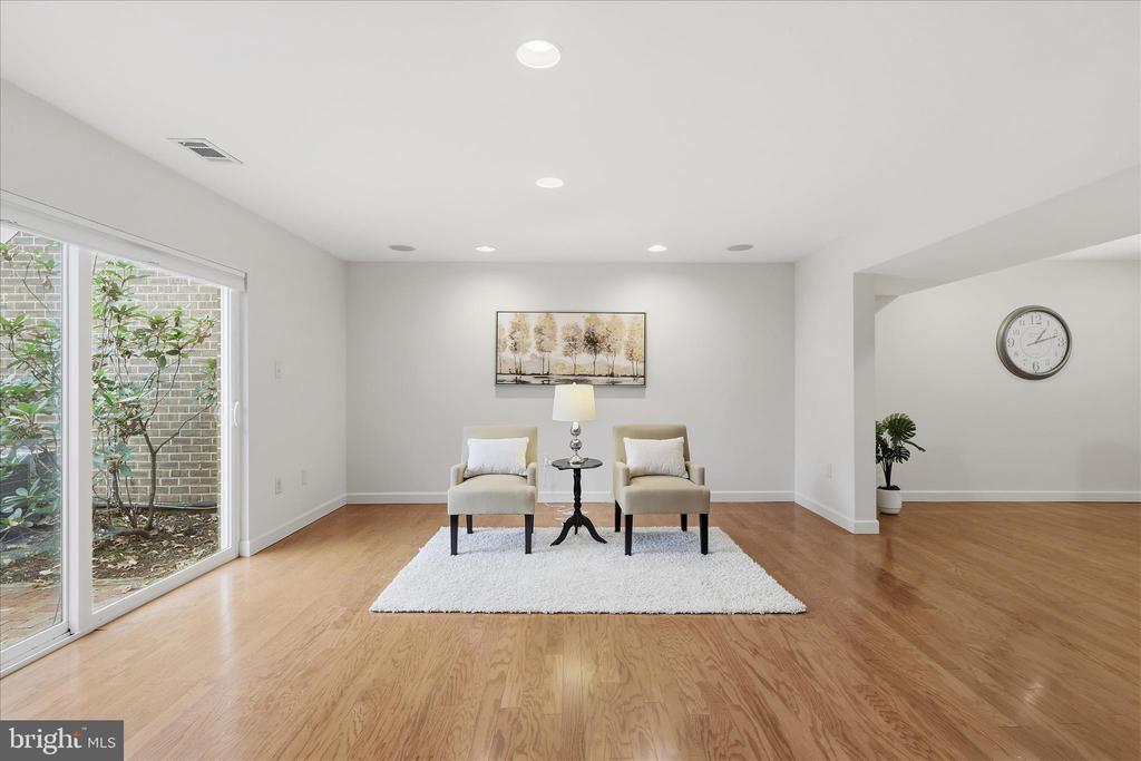 1432 GREENMONT COURT