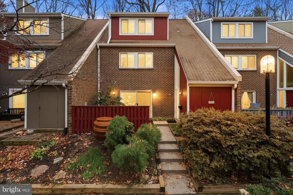 1432 GREENMONT COURT