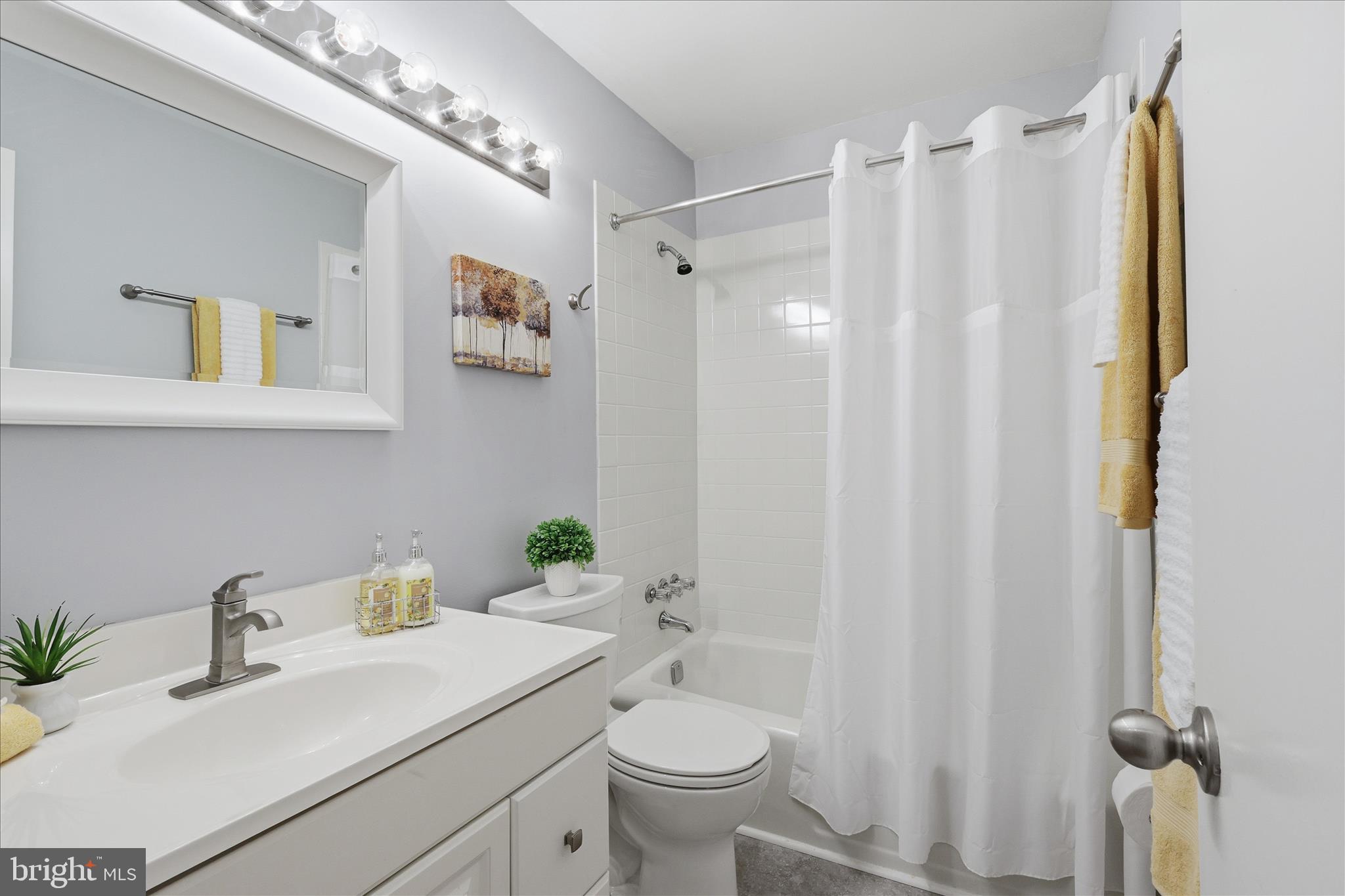 1432 GREENMONT COURT