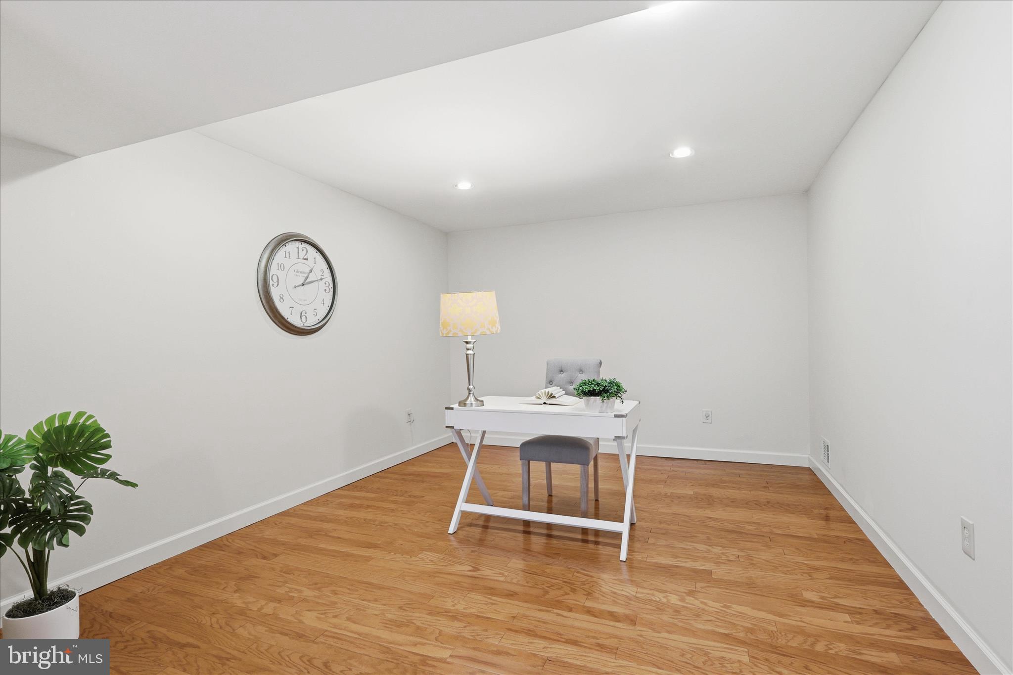 1432 GREENMONT COURT