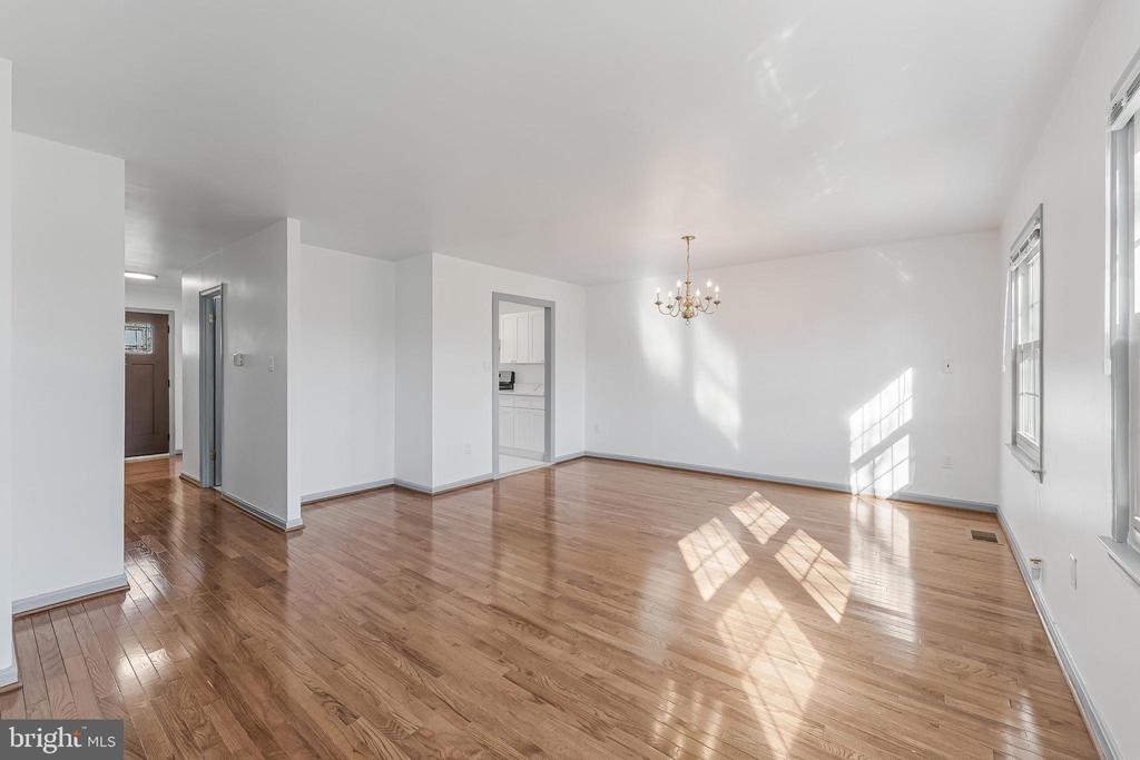 14811 PALMERSTON SQUARE